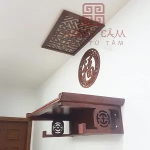 Bàn thờ treo thiết kế nhỏ gọn tất kiệm không gian cho căn chung cư.