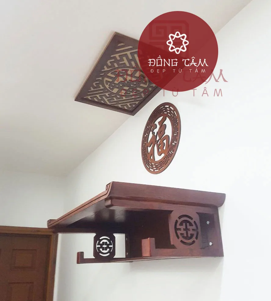 Bàn thờ treo thiết kế nhỏ gọn tất kiệm không gian cho căn chung cư. Bàn thờ treo thiết kế nhỏ gọn tất kiệm không gian cho căn chung cư.