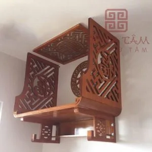 Mẫu bàn thờ gỗ hương treo tường chung cư có vách ngăn TT19