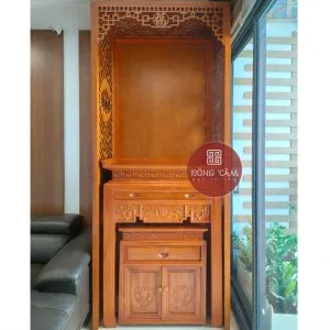 bàn thờ đứng được thiết kế kích thước phù hợp với diện tích chung cư.