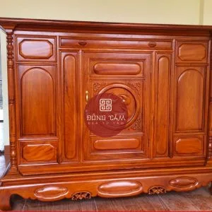 Tủ thờ làm từ gỗ tự nhiên