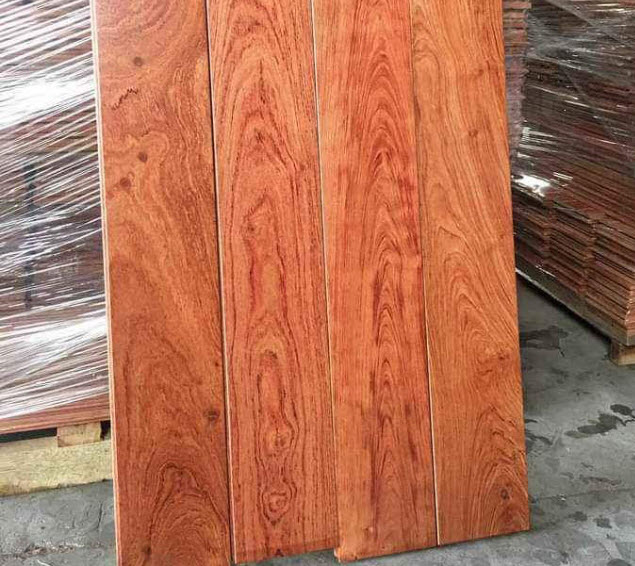 Gỗ hương đá có giá bán khá đắt dao động từ 26.000.000 - 32.000.000đ/m3 hoặc nhỉnh hơn đôi chút Gỗ hương đá có giá bán khá đắt dao động từ 26.000.000 - 32.000.000đ/m3 hoặc nhỉnh hơn đôi chút