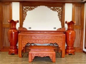 Bàn thờ gỗ căm xe chất lượng tốt nhiều người sử dụng