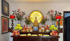 Gia chủ nên đặt bát hương ở vị trí trung tâm của bàn thờ Phật linh thiêng 