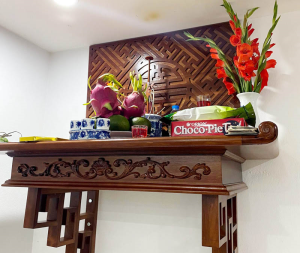 Trang thờ nên được treo ở vị trí trung tâm nhà để thể hiện sự tôn kính của gia chủ