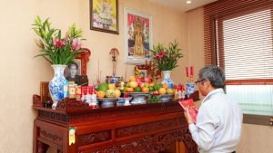 Văn khấn bao sái bàn thờ được đọc sau khi dâng lễ vật