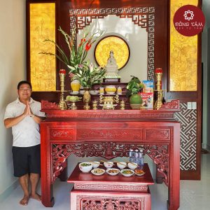 Mẫu bàn thờ gỗ gõ kết hợp tranh trúc chỉ DT31