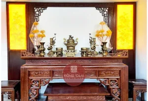 Bàn thờ gia tiên cần được sắp xếp đúng vị trị và hướng phong thủy